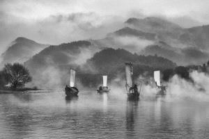 Bugis Photo Cup Circuit Gold Medal - Feng Lee (Taiwan)  Sailing In Foggy Lake